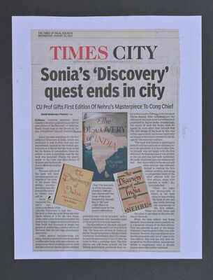 Discovery of India | Aloke Kumar presents first edition of Jawaharlal Nehru's masterpiece to Congress Chief, Sonia Gandhi | Times of India, August 2012