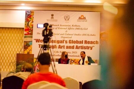 Handicrafts: Linkages and Cultural Diversities | Discussing the salient points of the paper with the Consul General of USA to Calcutta